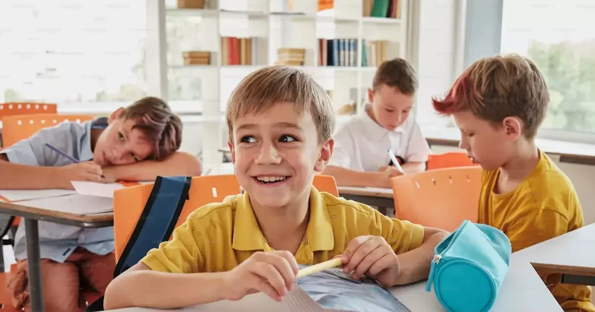 Seguro Educativo Colombia - Niño Estudiando